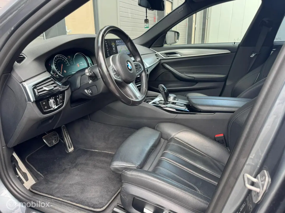520d High Executive / Pano / 19 inch / head-up / camera / automaat / Dealeronderhouden