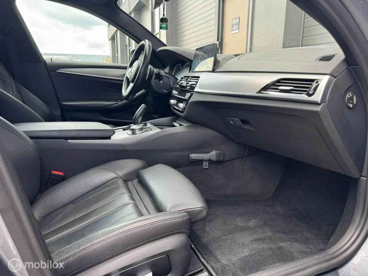 520d High Executive / Pano / 19 inch / head-up / camera / automaat / Dealeronderhouden