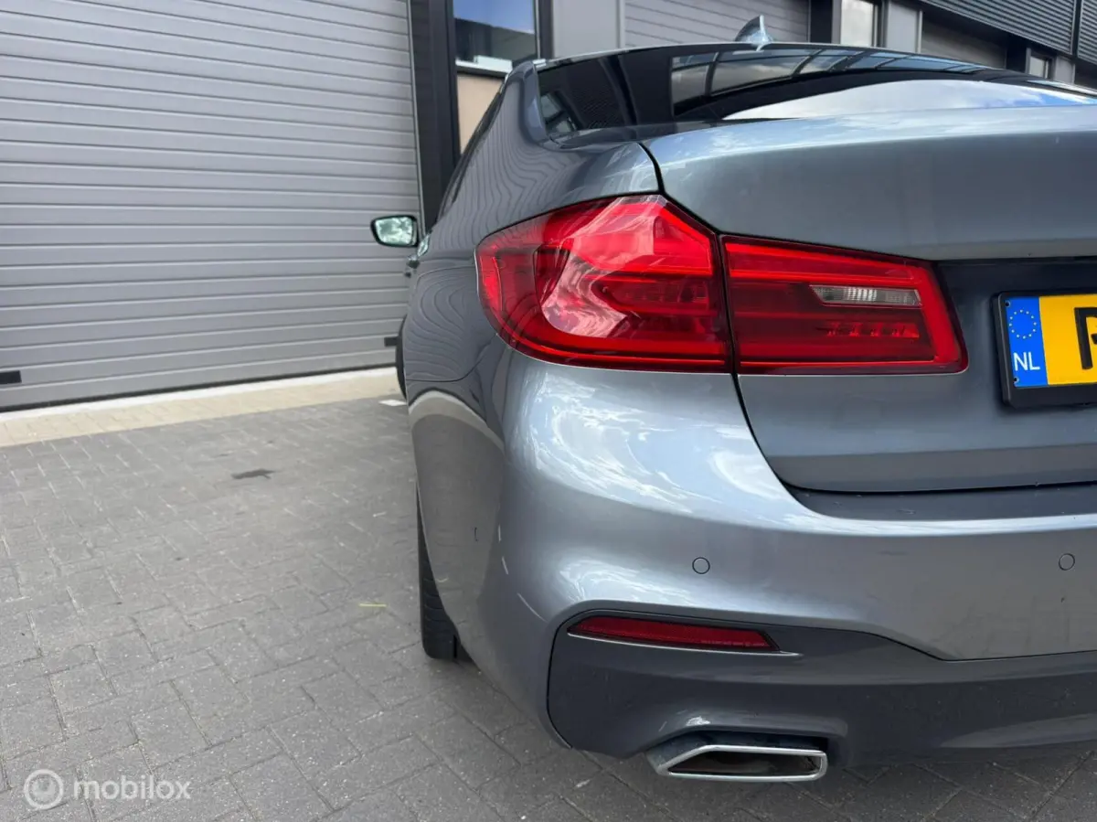 520d High Executive / Pano / 19 inch / head-up / camera / automaat / Dealeronderhouden