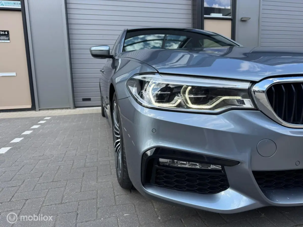 520d High Executive / Pano / 19 inch / head-up / camera / automaat / Dealeronderhouden