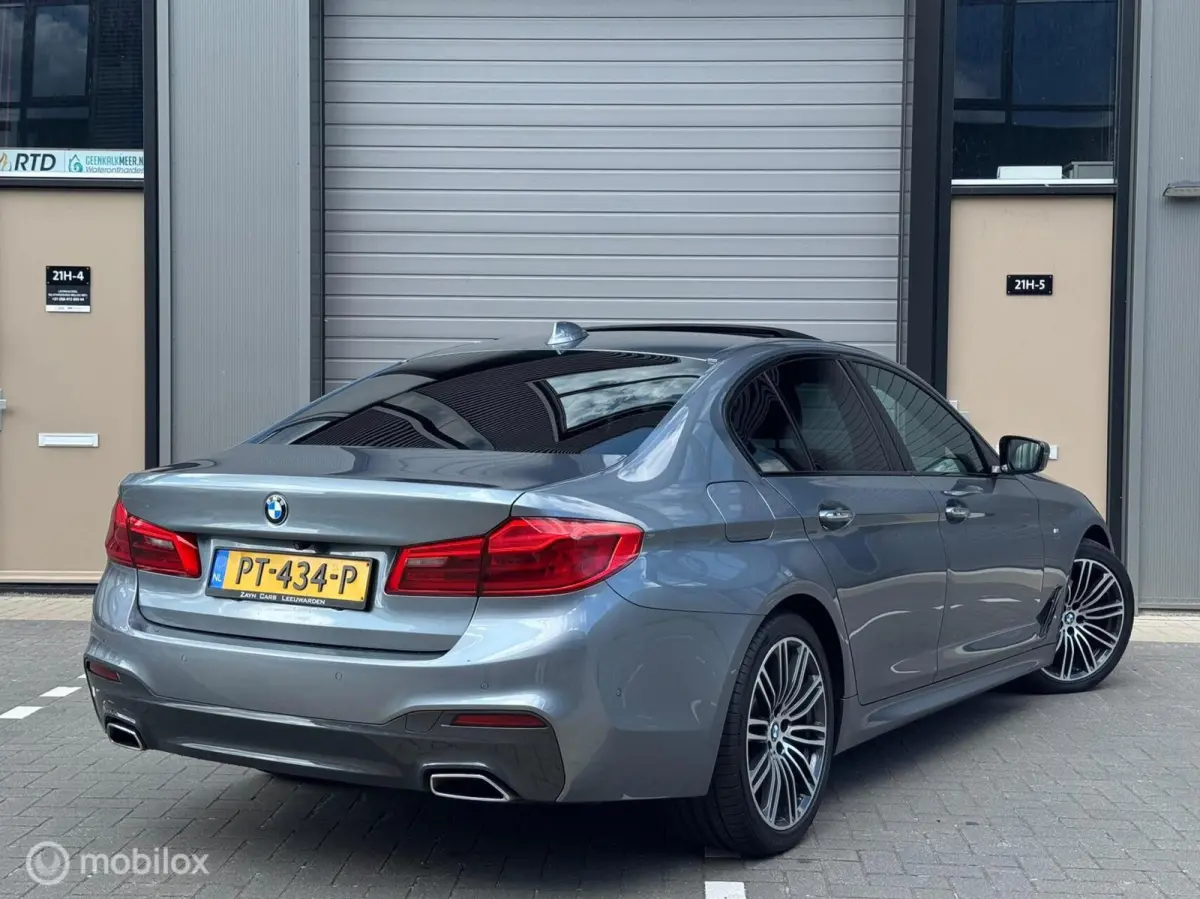 520d High Executive / Pano / 19 inch / head-up / camera / automaat / Dealeronderhouden