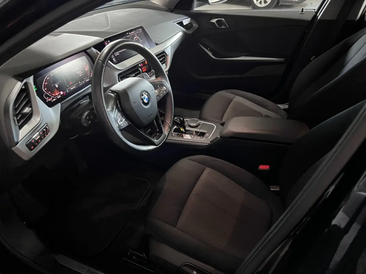 118I BUSINESSEDITION / Automaat / 42323 km / Carplay / Digitaal Display