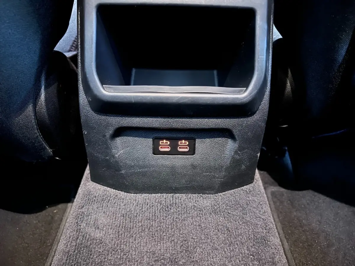 118I BUSINESSEDITION / Automaat / 42323 km / Carplay / Digitaal Display