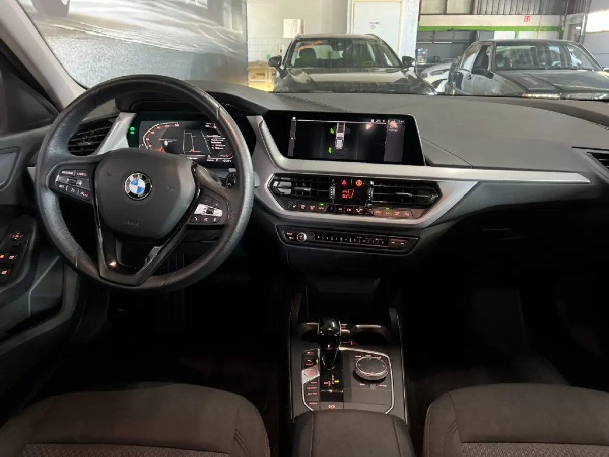118I BUSINESSEDITION / Automaat / 42323 km / Carplay / Digitaal Display