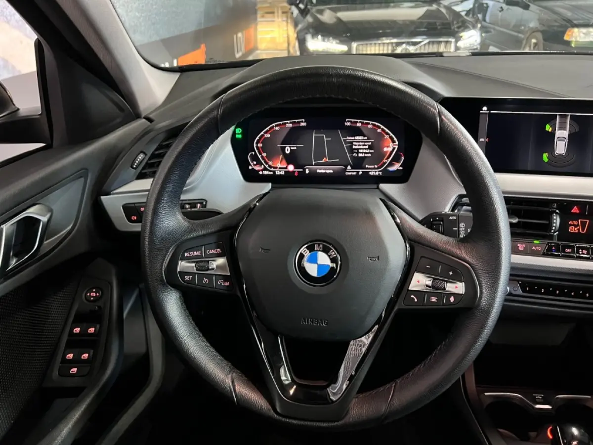 118I BUSINESSEDITION / Automaat / 42323 km / Carplay / Digitaal Display