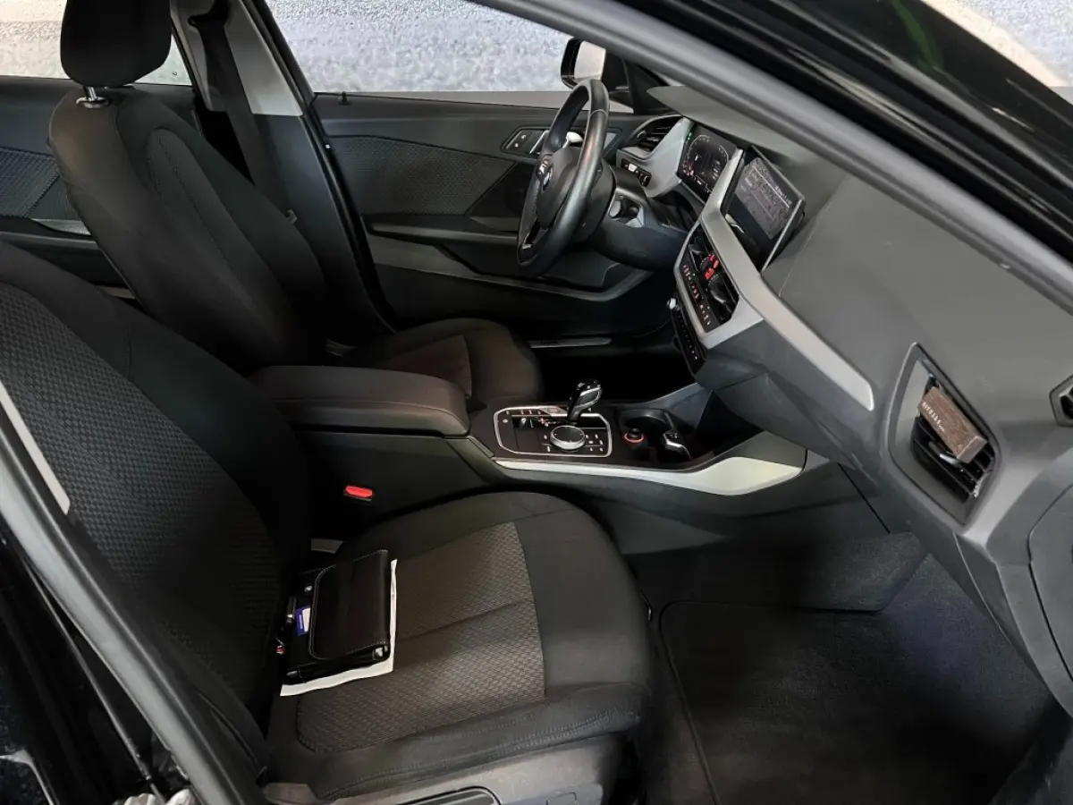 118I BUSINESSEDITION / Automaat / 42323 km / Carplay / Digitaal Display