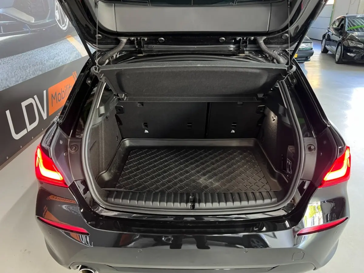 118I BUSINESSEDITION / Automaat / 42323 km / Carplay / Digitaal Display