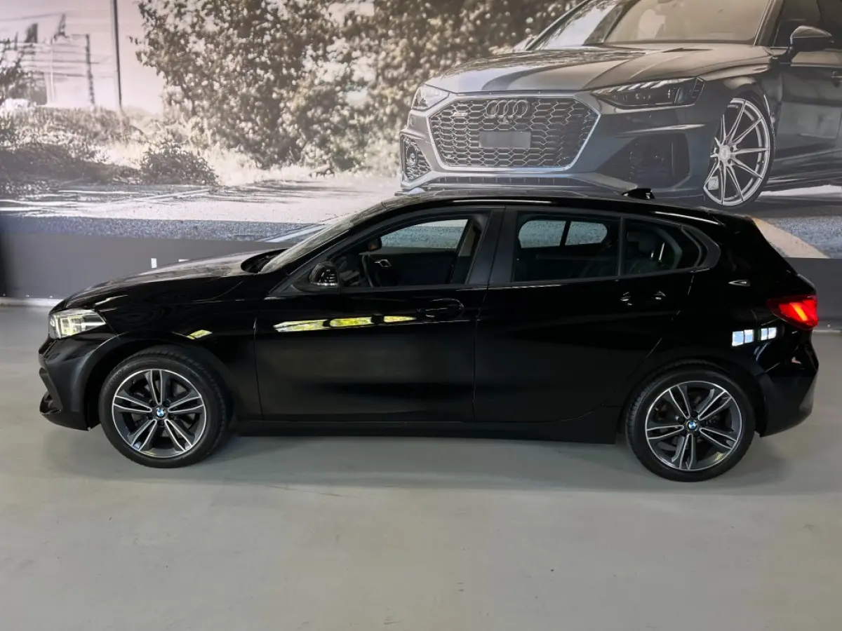118I BUSINESSEDITION / Automaat / 42323 km / Carplay / Digitaal Display