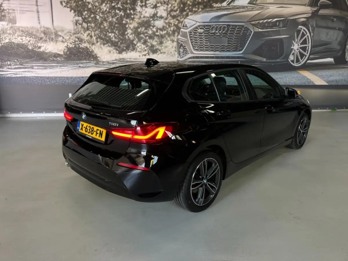 118I BUSINESSEDITION / Automaat / 42323 km / Carplay / Digitaal Display