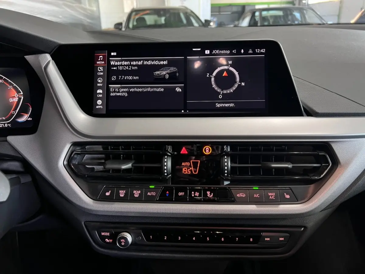 118I BUSINESSEDITION / Automaat / 42323 km / Carplay / Digitaal Display