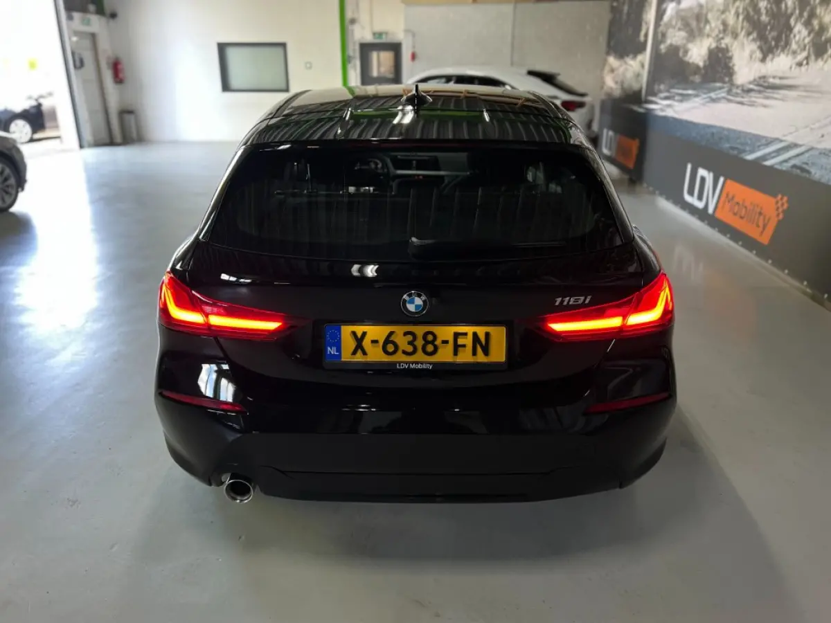 118I BUSINESSEDITION / Automaat / 42323 km / Carplay / Digitaal Display
