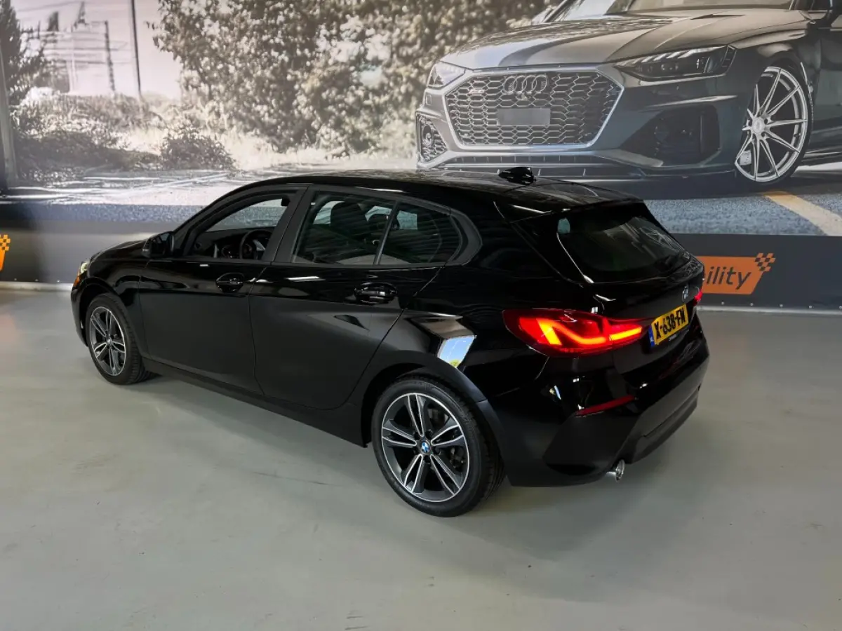 118I BUSINESSEDITION / Automaat / 42323 km / Carplay / Digitaal Display
