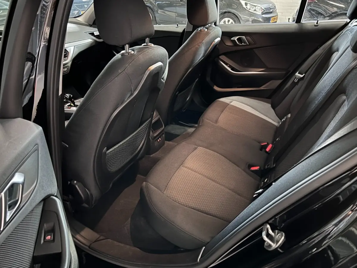 118I BUSINESSEDITION / Automaat / 42323 km / Carplay / Digitaal Display