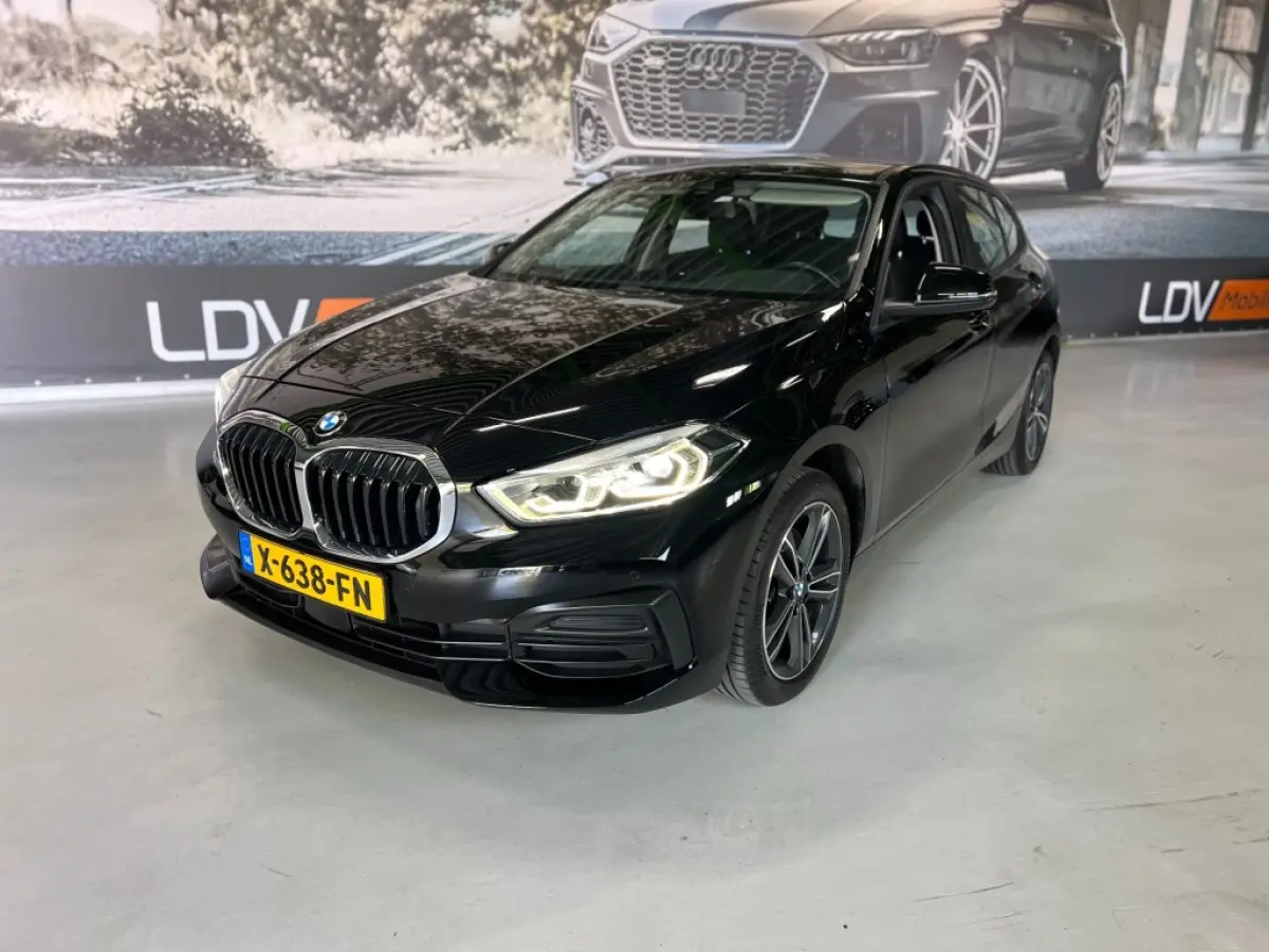 118I BUSINESSEDITION / Automaat / 42323 km / Carplay / Digitaal Display