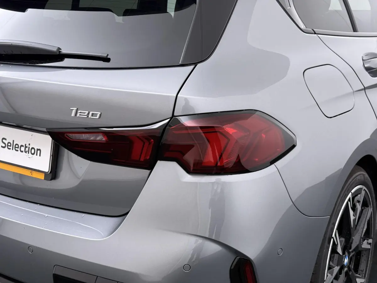 120 | M-Sport Pro | Harman Kardon | Adaptive Cruise | Trekhaak | Comfort Access |
