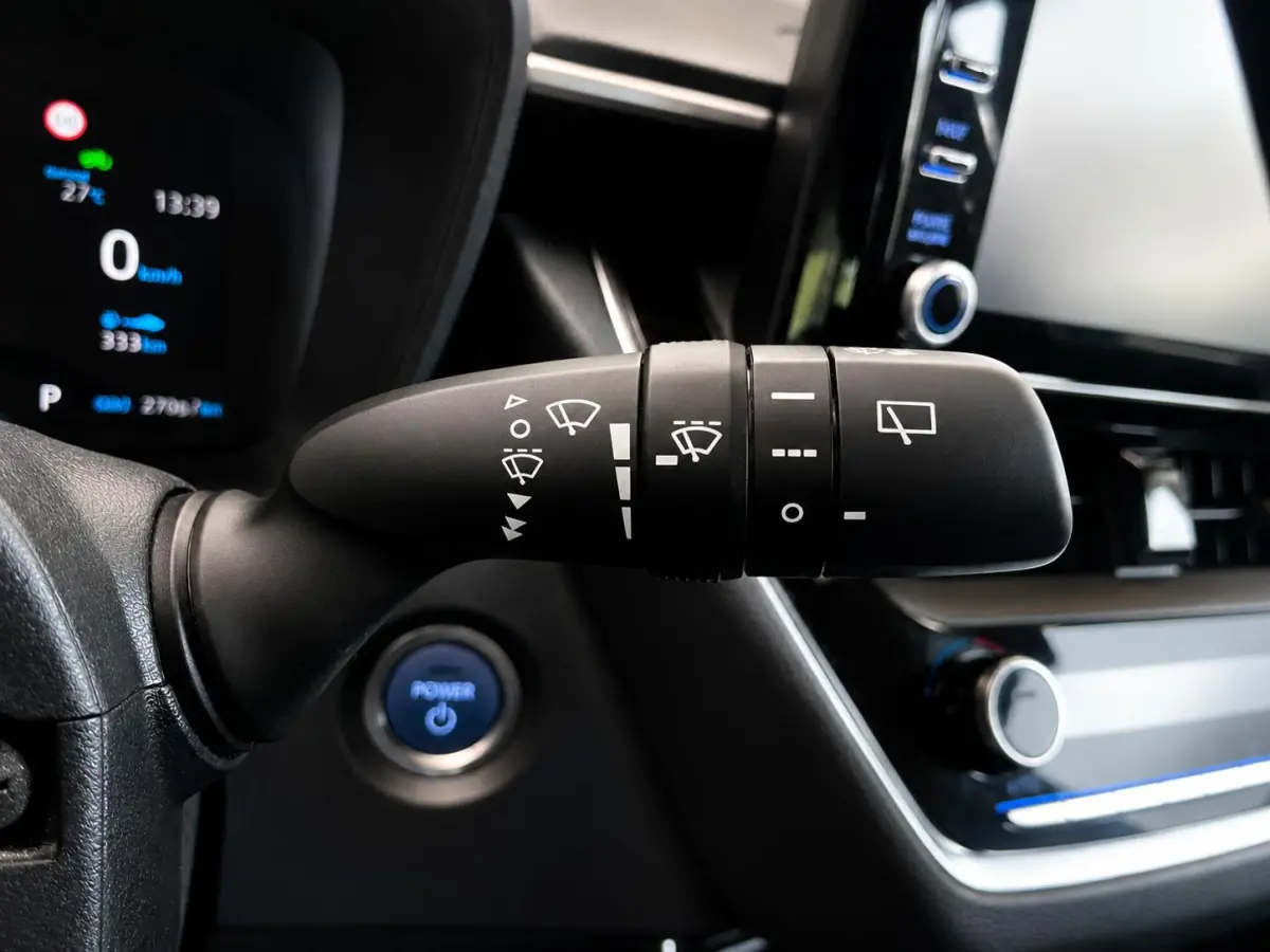 1.8 Hybrid Business Navigatie Apple CarPlay Android Auto Camera Adaptive Cruise Control Stoelverwarming Climate Control Lichtmetalen velgen