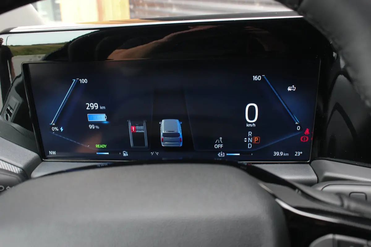 Cust. 340 L2H1 Limited 71kWh 218PK / 360 CAMERA / 370KM RANGE / APPLE CARPLAY /DRIVERS- PACK / FULL OPTION