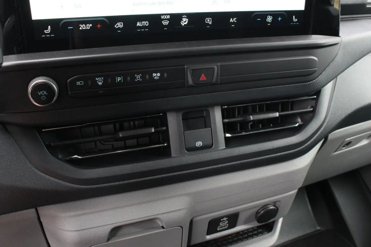 Cust. 340 L2H1 Limited 71kWh 218PK / 360 CAMERA / 370KM RANGE / APPLE CARPLAY /DRIVERS- PACK / FULL OPTION
