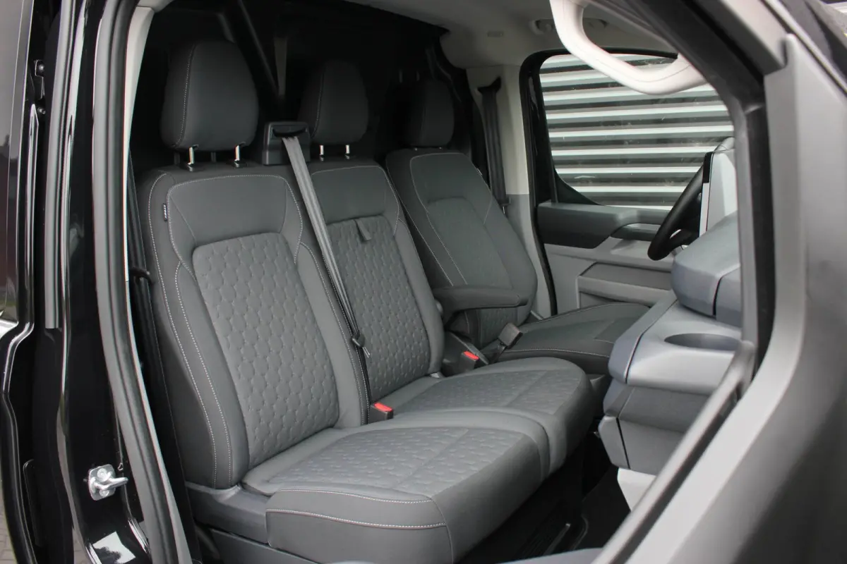 Cust. 340 L2H1 Limited 71kWh 218PK / 360 CAMERA / 370KM RANGE / APPLE CARPLAY /DRIVERS- PACK / FULL OPTION