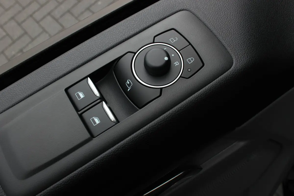 Cust. 340 L2H1 Limited 71kWh 218PK / 360 CAMERA / 370KM RANGE / APPLE CARPLAY /DRIVERS- PACK / FULL OPTION