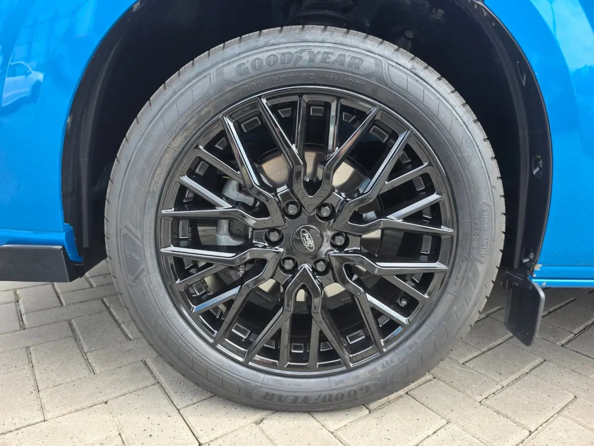 Cust. 320 L2H1 Limited 65 kWh| SoH 99%| Met o.a. 3 zits, AppleCarPlay/AndroidAuto, achteruitrijcamera en navigatie!