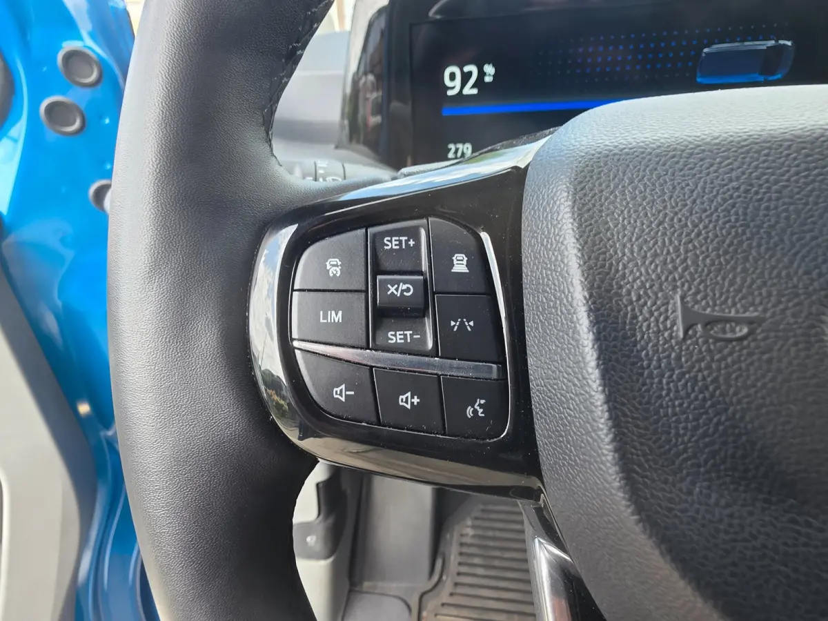 Cust. 320 L2H1 Limited 65 kWh| SoH 99%| Met o.a. 3 zits, AppleCarPlay/AndroidAuto, achteruitrijcamera en navigatie!