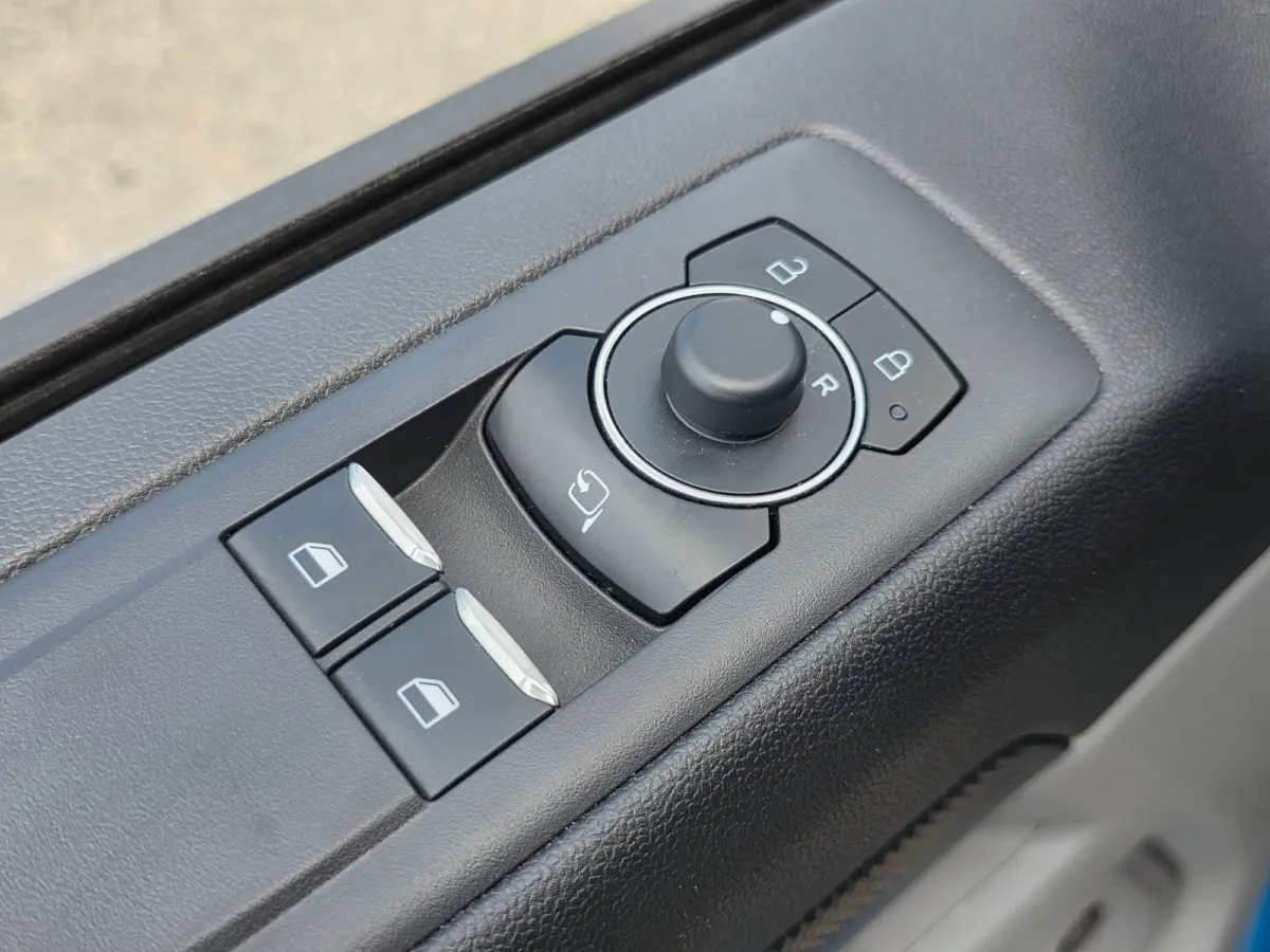 Cust. 320 L2H1 Limited 65 kWh| SoH 99%| Met o.a. 3 zits, AppleCarPlay/AndroidAuto, achteruitrijcamera en navigatie!