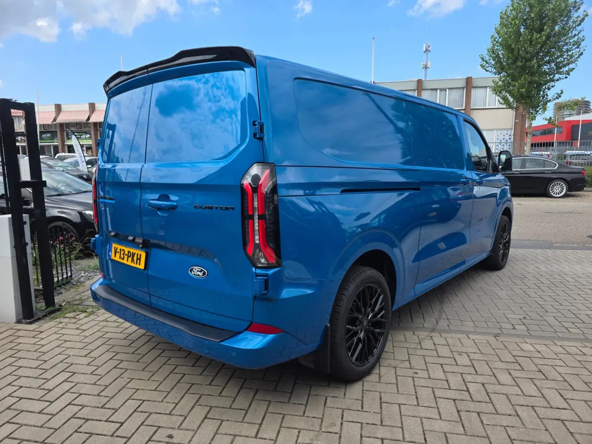 Cust. 320 L2H1 Limited 65 kWh| SoH 99%| Met o.a. 3 zits, AppleCarPlay/AndroidAuto, achteruitrijcamera en navigatie!