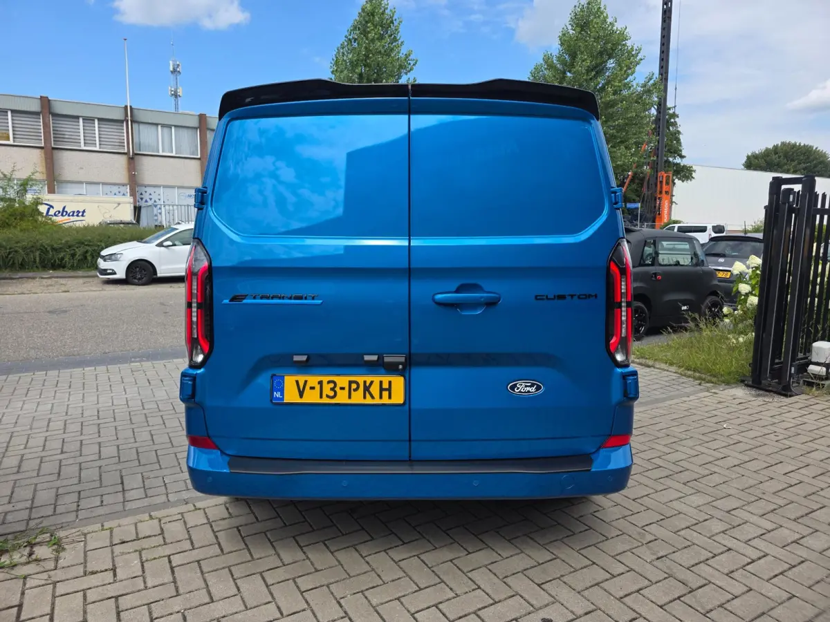 Cust. 320 L2H1 Limited 65 kWh| SoH 99%| Met o.a. 3 zits, AppleCarPlay/AndroidAuto, achteruitrijcamera en navigatie!