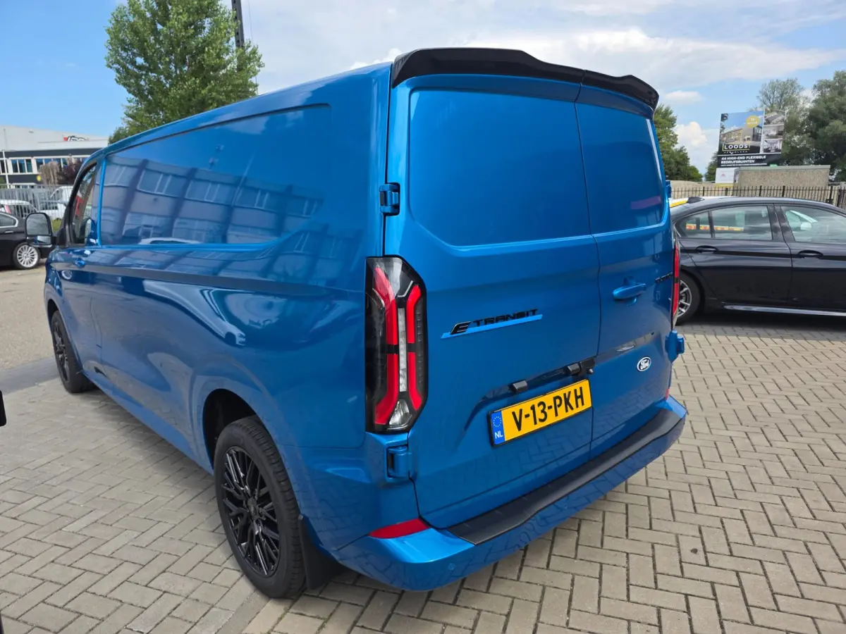 Cust. 320 L2H1 Limited 65 kWh| SoH 99%| Met o.a. 3 zits, AppleCarPlay/AndroidAuto, achteruitrijcamera en navigatie!