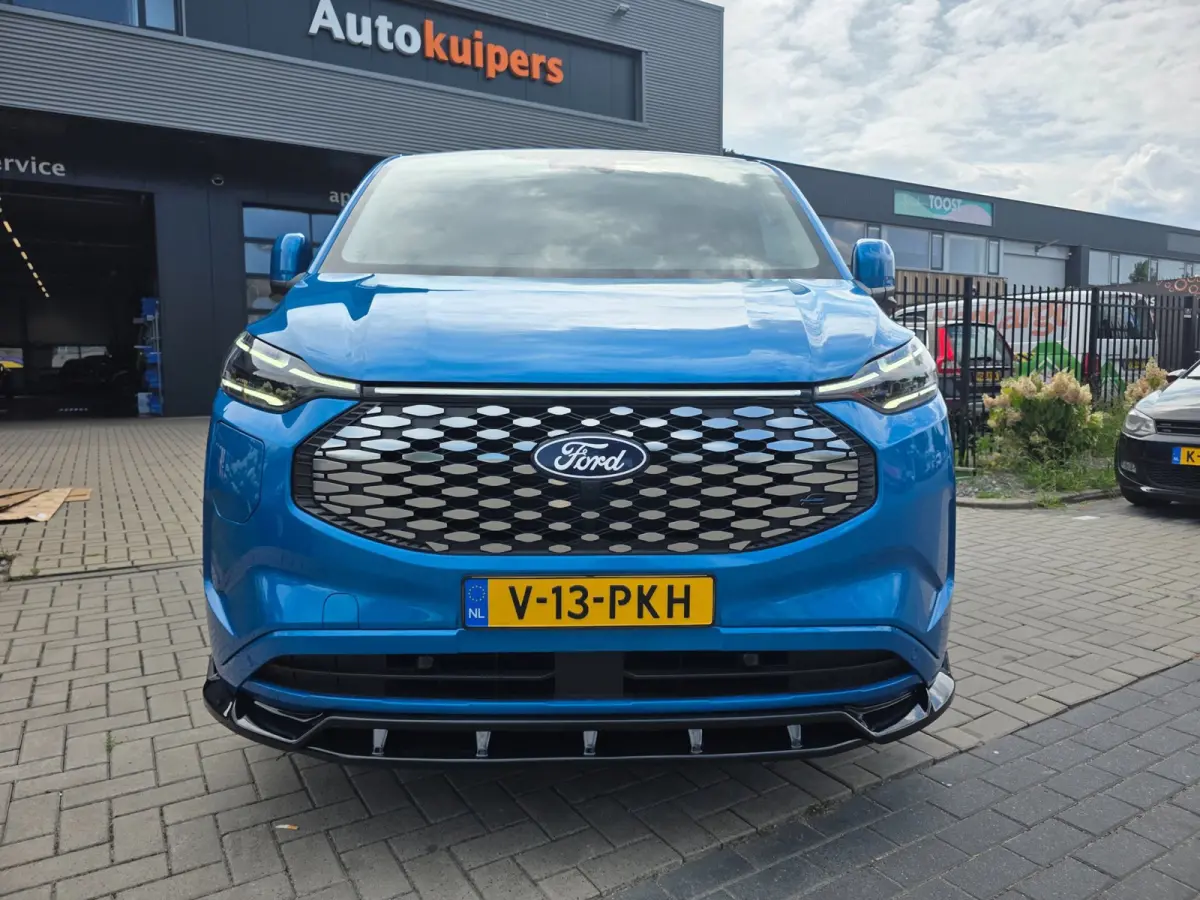 Cust. 320 L2H1 Limited 65 kWh| SoH 99%| Met o.a. 3 zits, AppleCarPlay/AndroidAuto, achteruitrijcamera en navigatie!