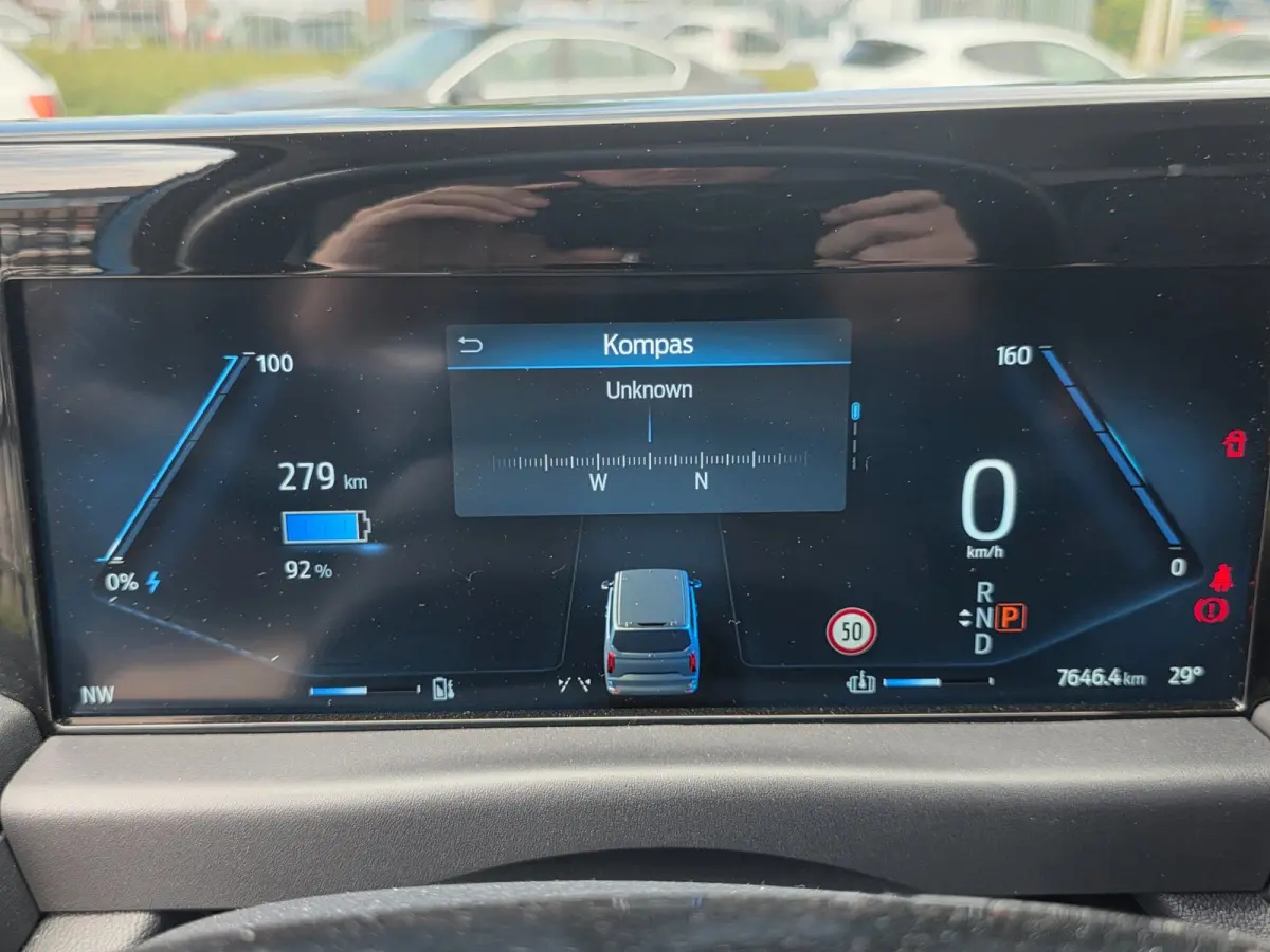 Cust. 320 L2H1 Limited 65 kWh| SoH 99%| Met o.a. 3 zits, AppleCarPlay/AndroidAuto, achteruitrijcamera en navigatie!