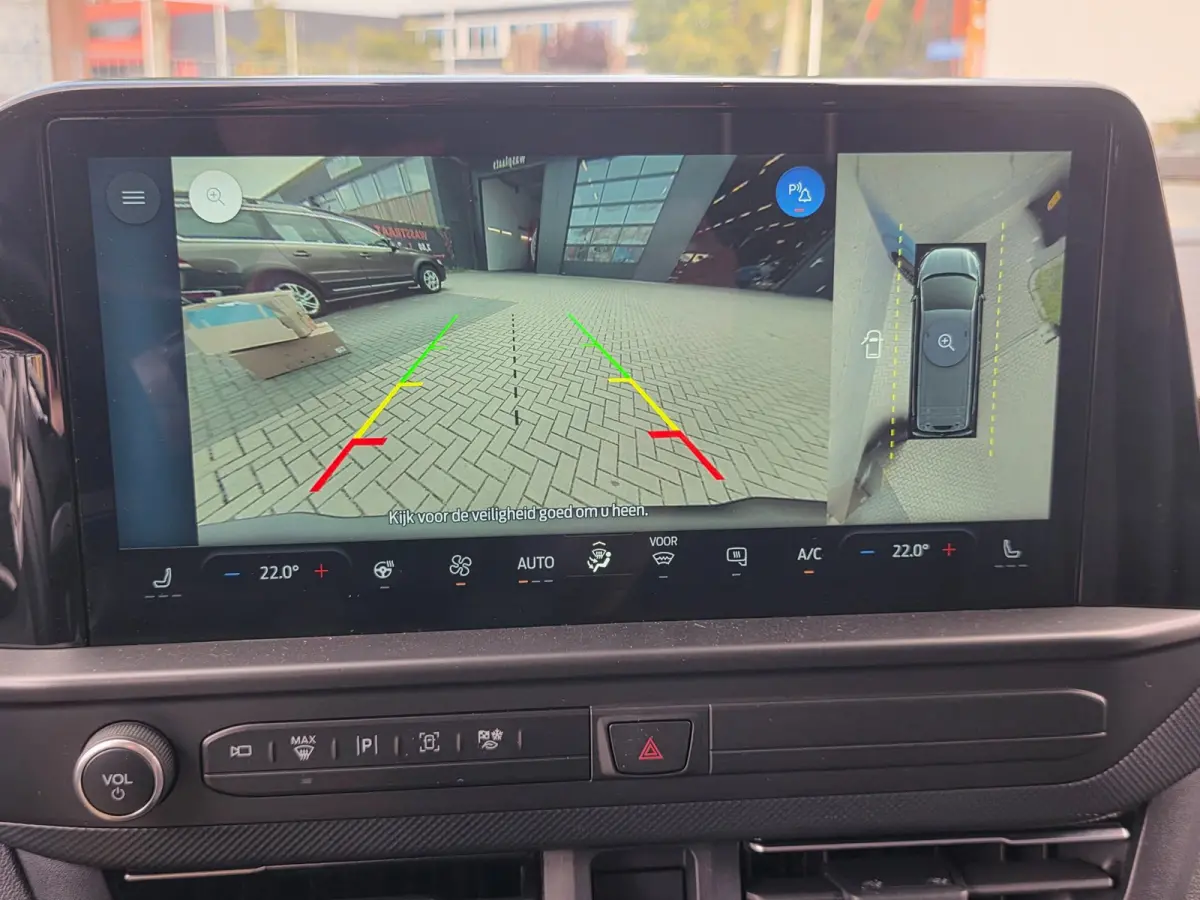 Cust. 320 L2H1 Limited 65 kWh| SoH 99%| Met o.a. 3 zits, AppleCarPlay/AndroidAuto, achteruitrijcamera en navigatie!