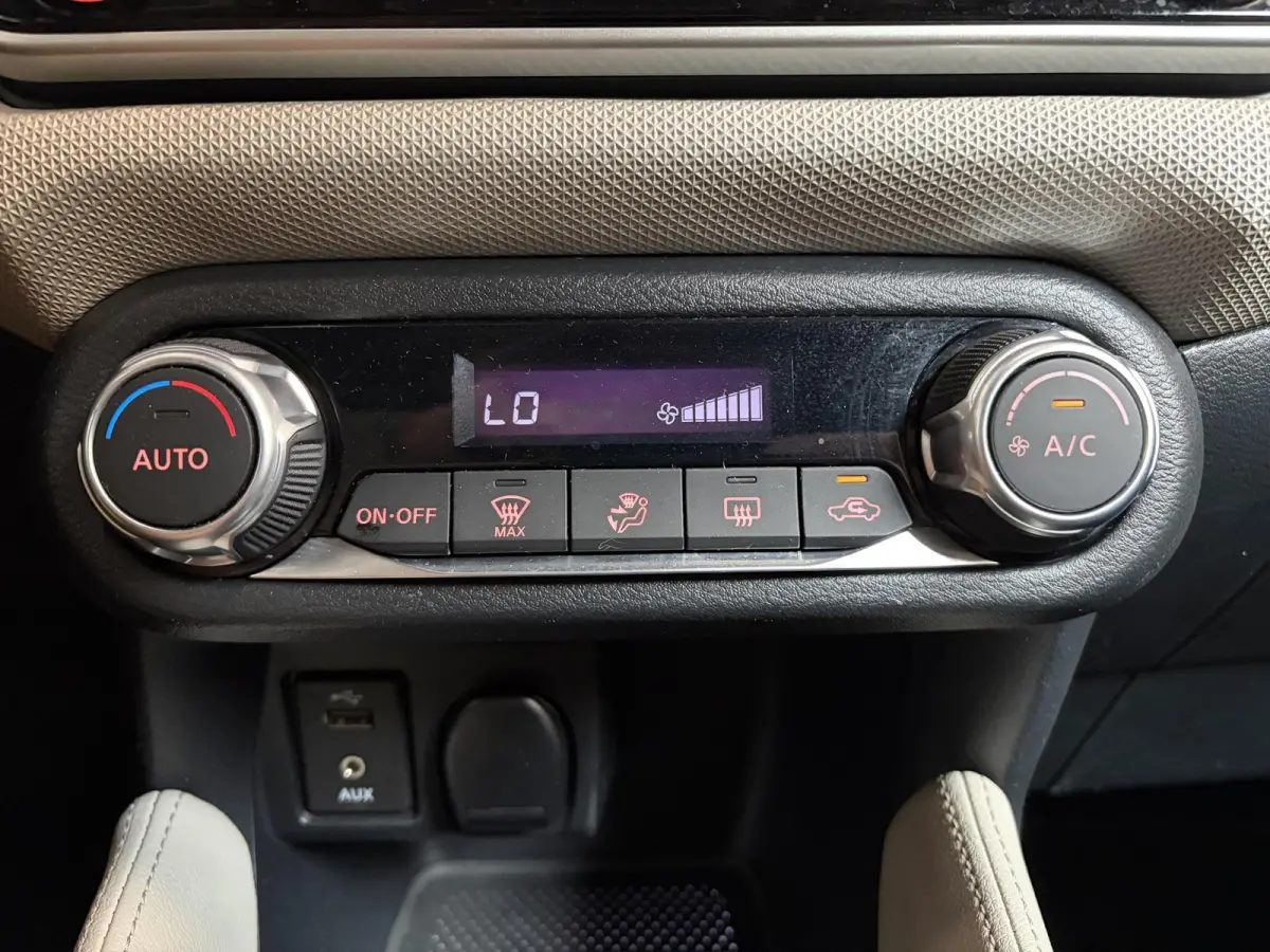0.9 IG-T N-Connecta Navigatie Climate control Lichtmetalen velgen