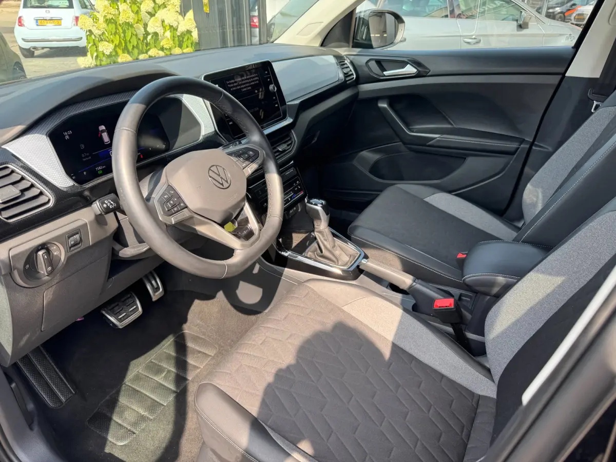 1.5 TSI R-Line Edition | Met o.a. AppleCarPlay/AndroidAuto, achteruitrijcamera, navigatie en cruise control!