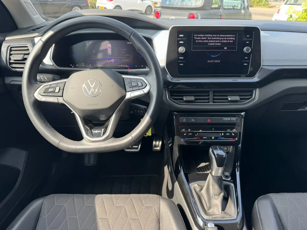 1.5 TSI R-Line Edition | Met o.a. AppleCarPlay/AndroidAuto, achteruitrijcamera, navigatie en cruise control!