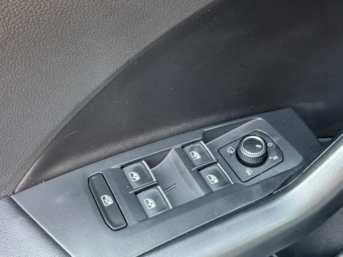 1.5 TSI R-Line Edition | Met o.a. AppleCarPlay/AndroidAuto, achteruitrijcamera, navigatie en cruise control!