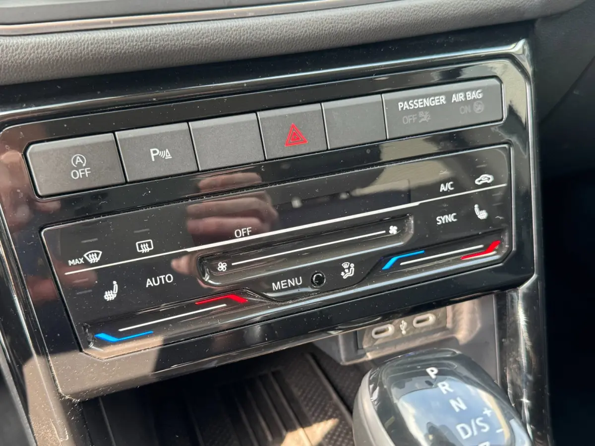 1.5 TSI R-Line Edition | Met o.a. AppleCarPlay/AndroidAuto, achteruitrijcamera, navigatie en cruise control!