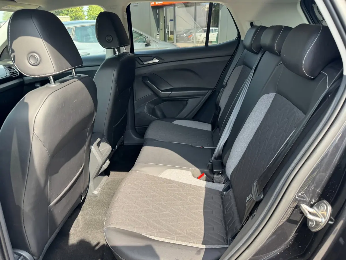 1.5 TSI R-Line Edition | Met o.a. AppleCarPlay/AndroidAuto, achteruitrijcamera, navigatie en cruise control!