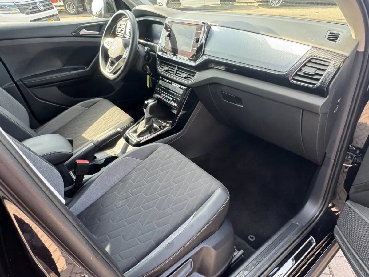 1.5 TSI R-Line Edition | Met o.a. AppleCarPlay/AndroidAuto, achteruitrijcamera, navigatie en cruise control!