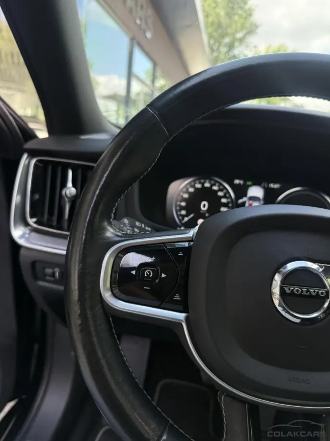 2.0 T6 Twin Engine AWD R-Design-Trekh-NAP-Pano-VOL
