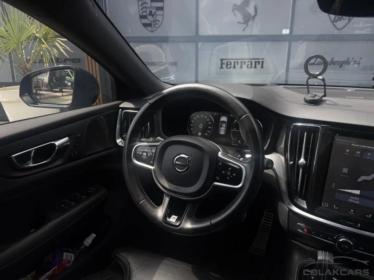 2.0 T6 Twin Engine AWD R-Design-Trekh-NAP-Pano-VOL