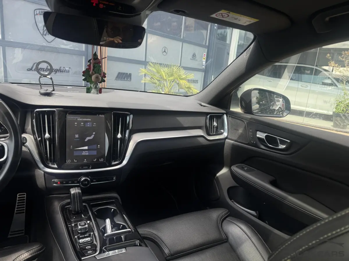 2.0 T6 Twin Engine AWD R-Design-Trekh-NAP-Pano-VOL