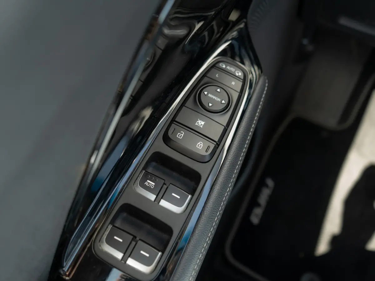 1.6 GDi Hybrid Edition DynamicLine Sky | Dealeronderhouden NL auto | Schuifkantel dak | Cruise control adaptief | Navigatie | achteruitrijcamera | Carplay | Parkeersensoren achter