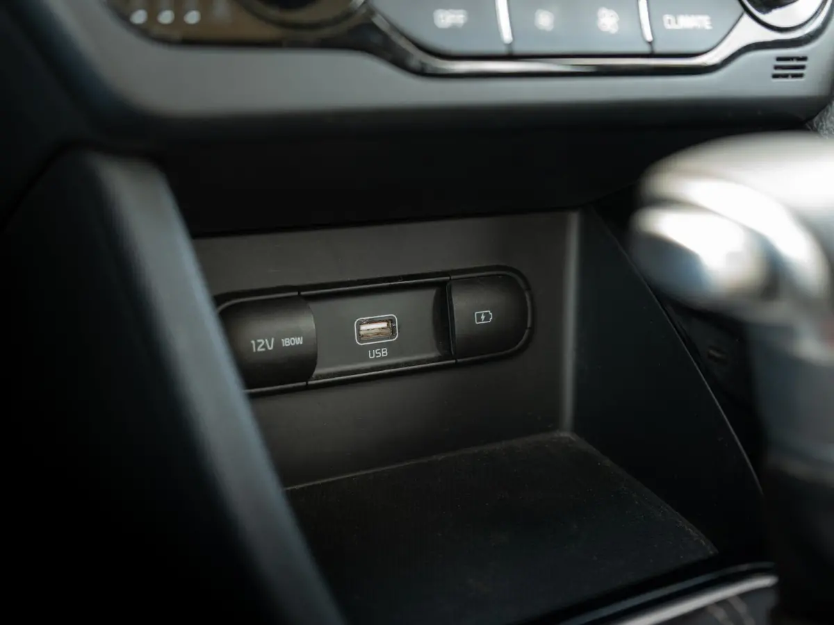 1.6 GDi Hybrid Edition DynamicLine Sky | Dealeronderhouden NL auto | Schuifkantel dak | Cruise control adaptief | Navigatie | achteruitrijcamera | Carplay | Parkeersensoren achter