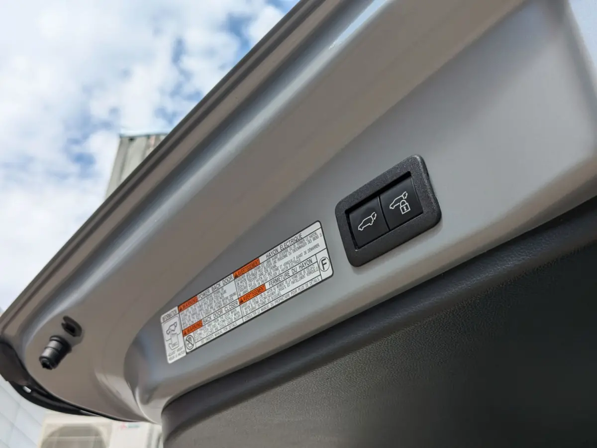 Hybrid 200 Style|Panodak|Half-Leder|Adaptive-Cruise|Stoelverwarming|Blindspot|LED