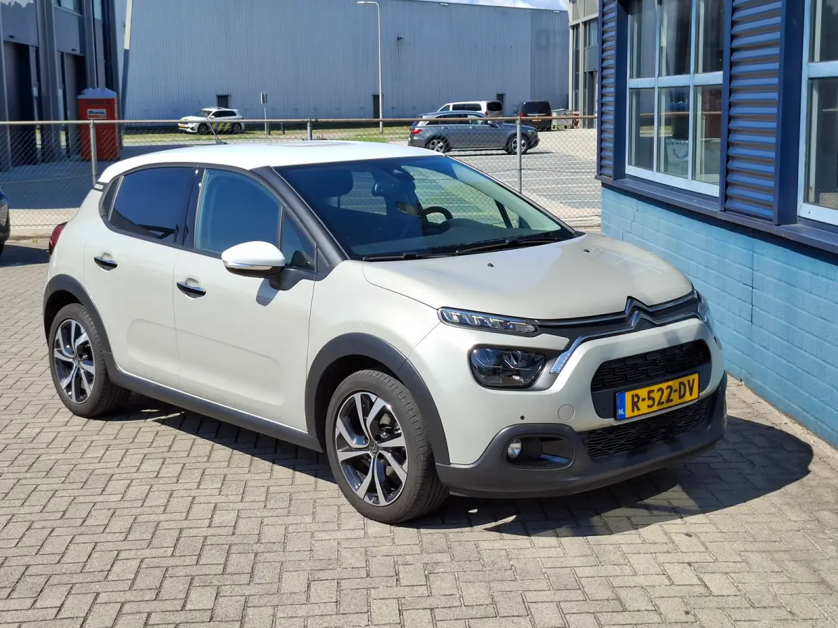 1.2 PureTech 110 PK Shine | Achterbank in delen neerklapbaar | Achteropkomend verkeer waarschuwing | Achteruitrijcamera