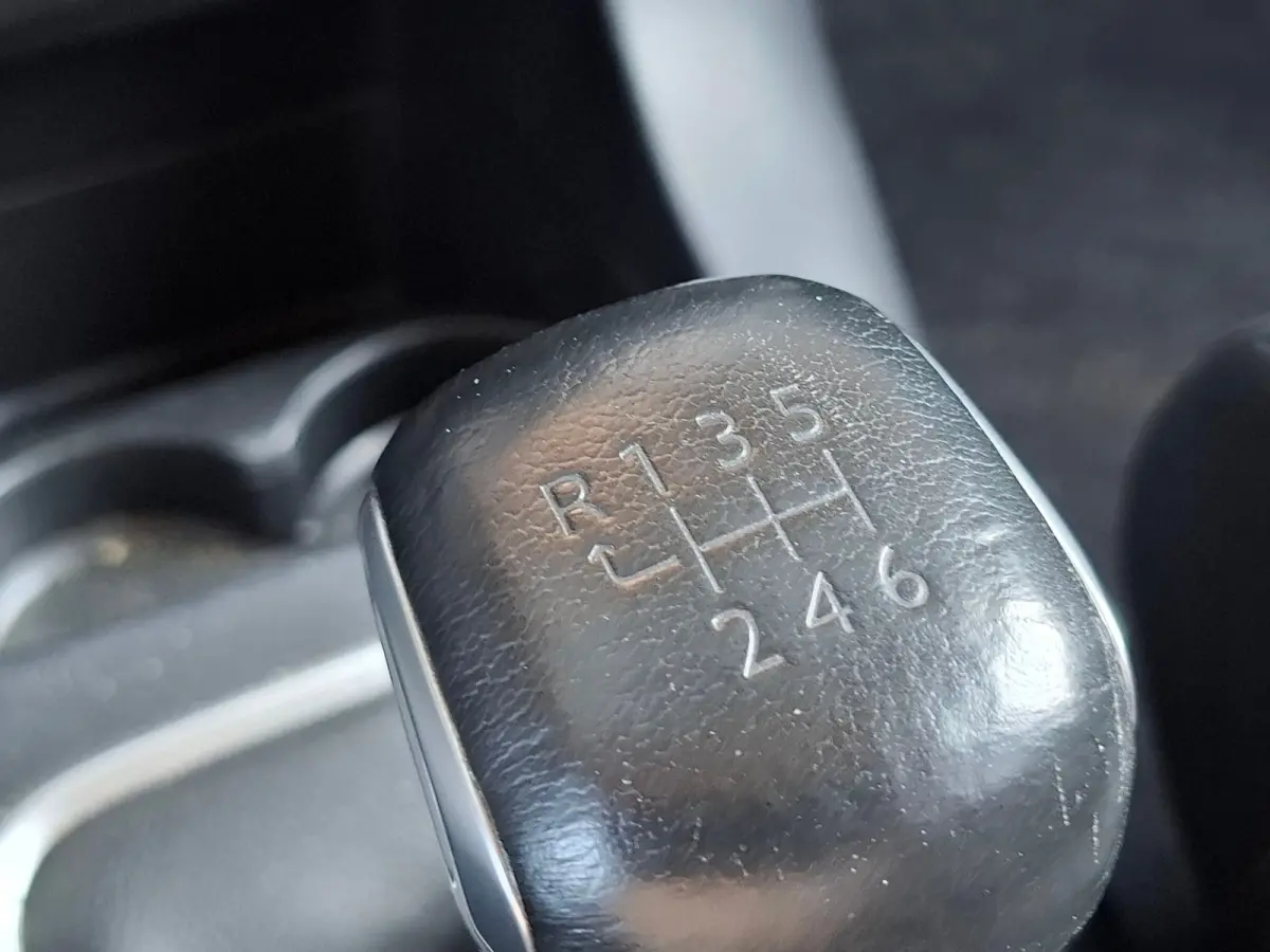 1.2 PureTech 110 PK Shine | Achterbank in delen neerklapbaar | Achteropkomend verkeer waarschuwing | Achteruitrijcamera