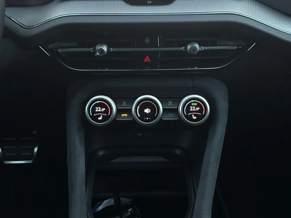 Sportline Business | Achteruitrijcamera | Crew Protect Assist | Cruise control met speedlimiter