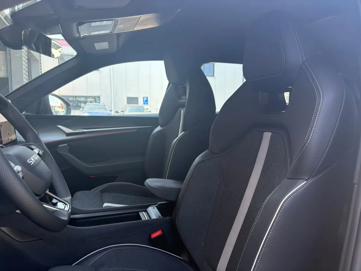 Sportline Business | Achteruitrijcamera | Crew Protect Assist | Cruise control met speedlimiter